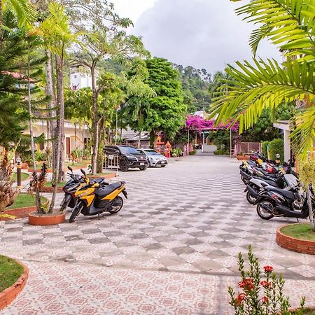 Coconut Resort Hotel Patong Eksteriør bilde